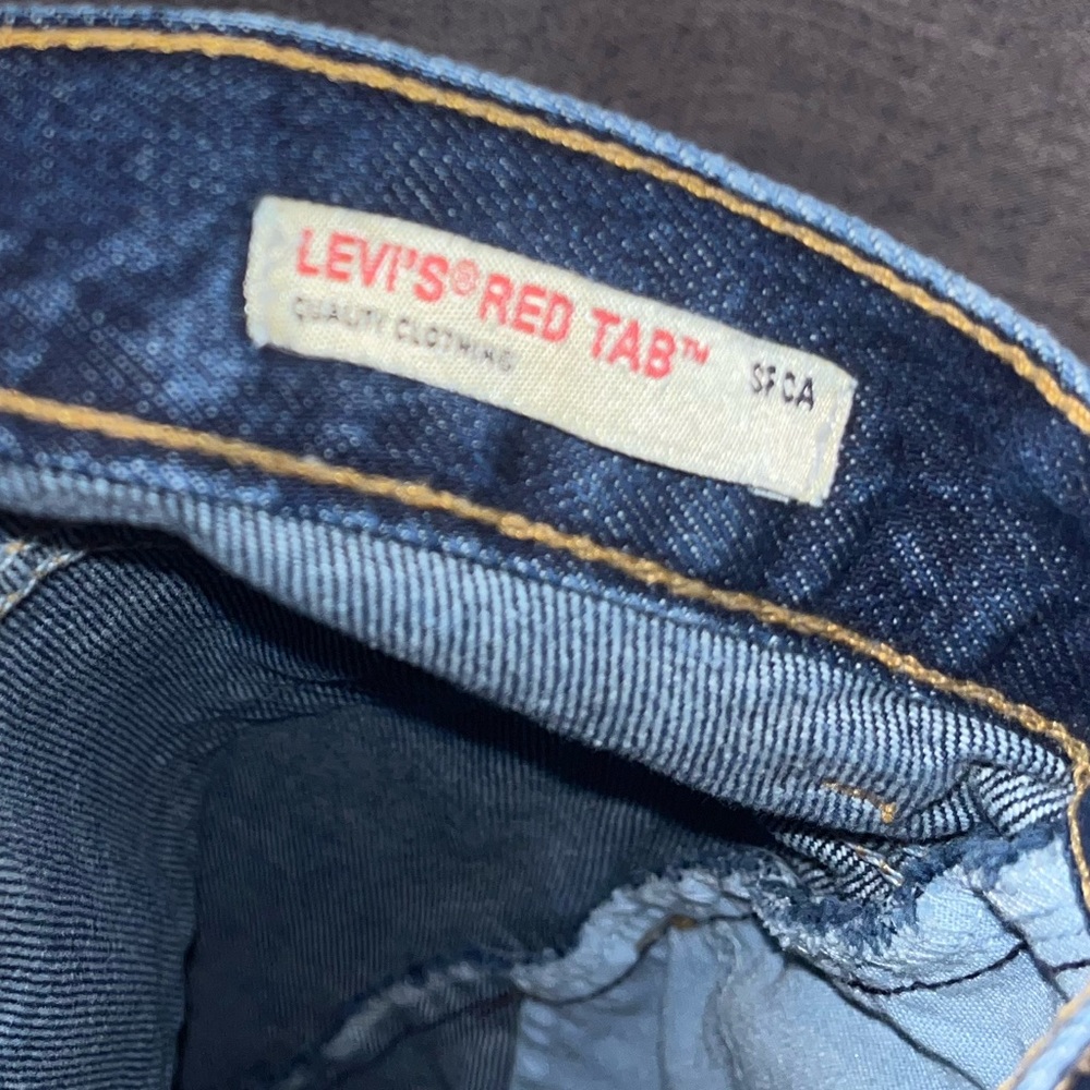 Item 085: EUC Levi’s Red Tab Denim Dark Wash Midi Skirt (Size 6) - Picture 3 of 6